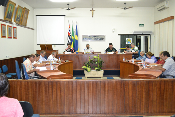 Vereadores durante a primeira sessão ordinária de dezembro, no Plenário Palmiro Torrieri